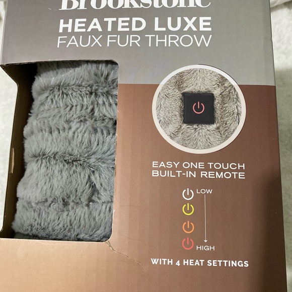 Brookstone | Bedding | Brookstone Heated Luxe Faux Fur Throw Gray 5 X 60  Easy One Touch Nwb | Poshmark